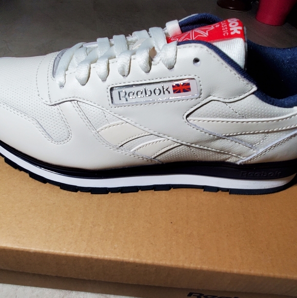 Reebok Classic,Men Size 9 - Picture 3 of 13